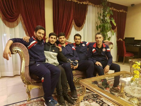  جباری در کنار مشکی‌پوشان، غریبی در کنار پدیده‌ای‌ها