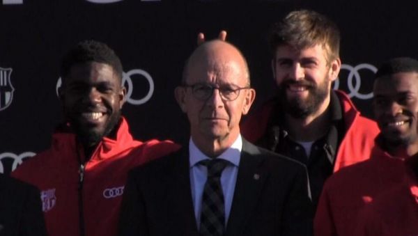  شوخی جنجالی اومتیتی با مدیر بارسلونا  عکس