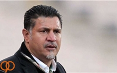 قدردانی بازیکن پیکان از حرکات انسان دوستانه علی دایی عکس