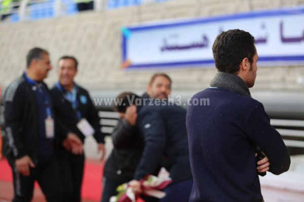 دست بوسی، دسته گل و آغوش گرم در مشهد عکس