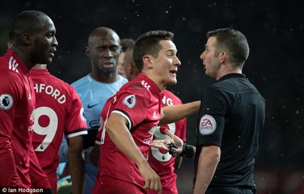  تعریف گراهام پل از عملکرد داور دربی منچستر