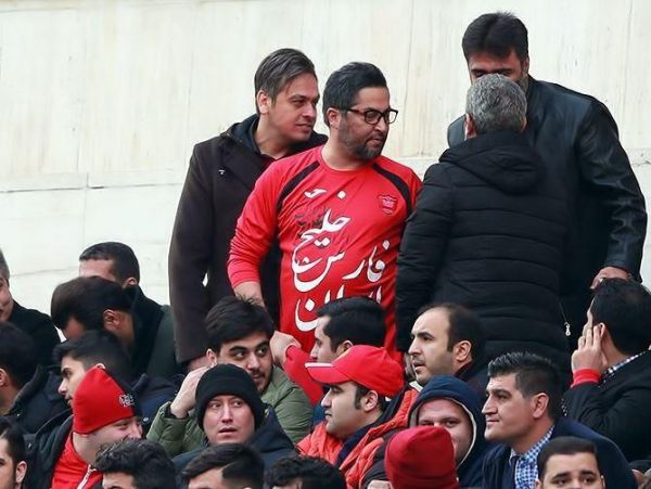  حضور مهرداد میناوند در استادیوم آزادی