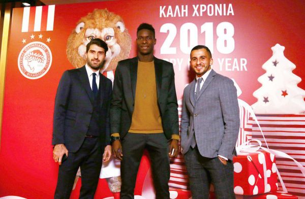 کریم و رفقا در جشن سال نو میلادی عکس