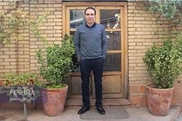 مزدک میرزایی عادل هر وقت خوب کار میکند به او میتازند