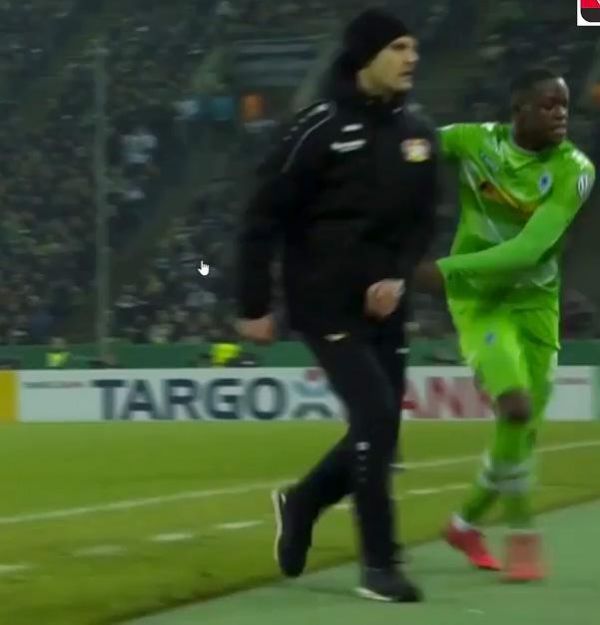 محرومیت احتمالی برای حرکت احمقانه عکس