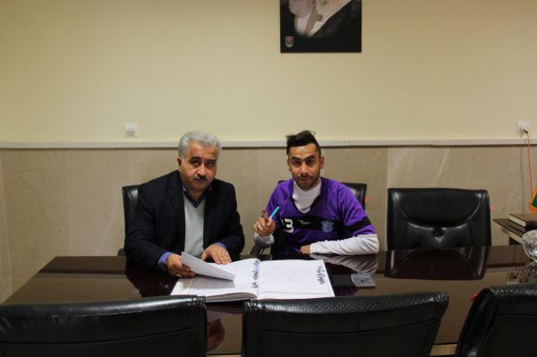 ثبت قرارداد زنیدپور و معبودی با گسترش عکس