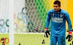 نامه کسر امتیاز استقلال اهواز در دست فرناندو عکس