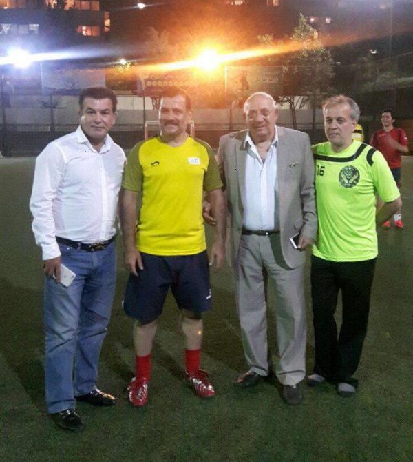 دیدار با یاران قدیمی در بازگشت مهاجرانی از آمریکا