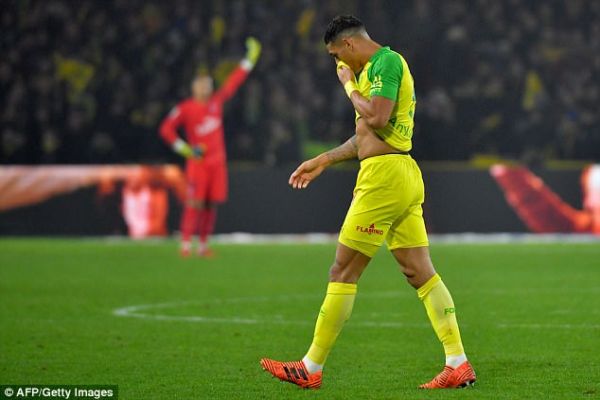 تعلیق فعالیت های داور جنجالی لیگ فرانسه