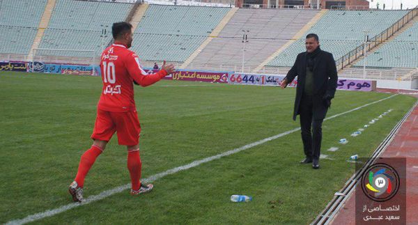 خوش آمدگویی ستارههای تراکتور به دایی عکس