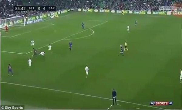  لحظه ای تاریخی برای لئو مسی برابر بتیس  عکس