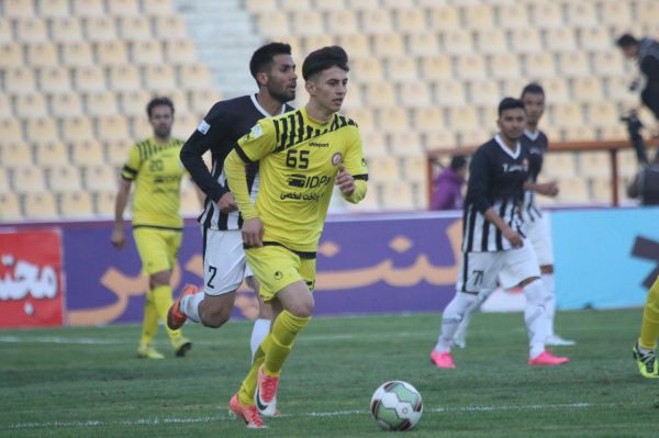  تغییر ساعت بازی گسترش فولاد تبریز و نفت تهران