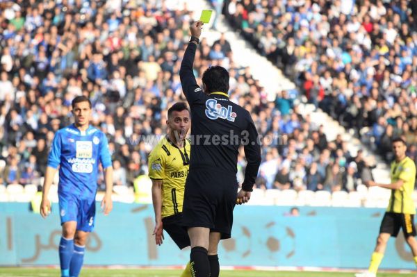 یک پرسپولیسی عامل برد استقلال مقابل جم عکس