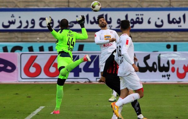  نمره قبولی گلر برزیلی تراکتور در آزمون مشهد عکس