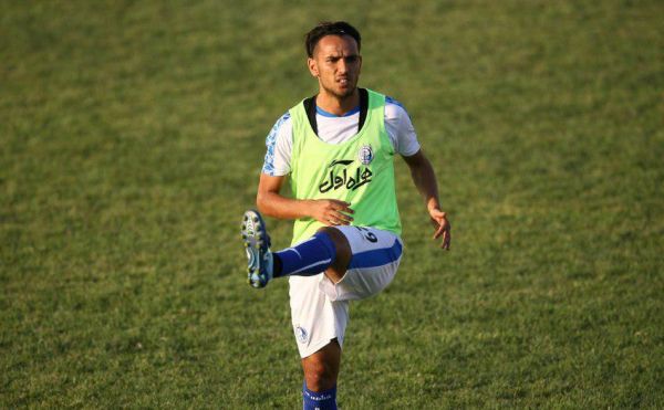  بازیکن استقلال خوزستان در برف گرفتار شد