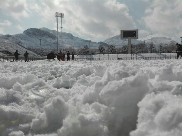 ورزشگاه فولادشهر آماده میزبانی شد عکس