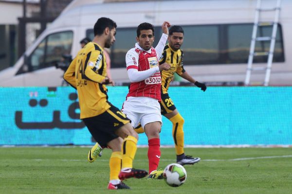  درگیری هواداران سرخ و طلایی با برف