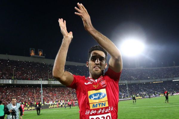  امیری  فعلا لباس پرسپولیس را بر تن دارم