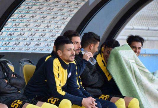 حضور مدافع سابق قطر روی نیمکت پارس جنوبی عکس