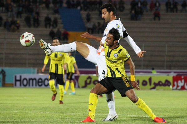  رقابت پیکان و پارس جم برای نبردن