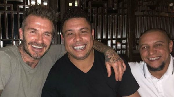  دورهمی کهکشانی های سابق در لندن  عکس