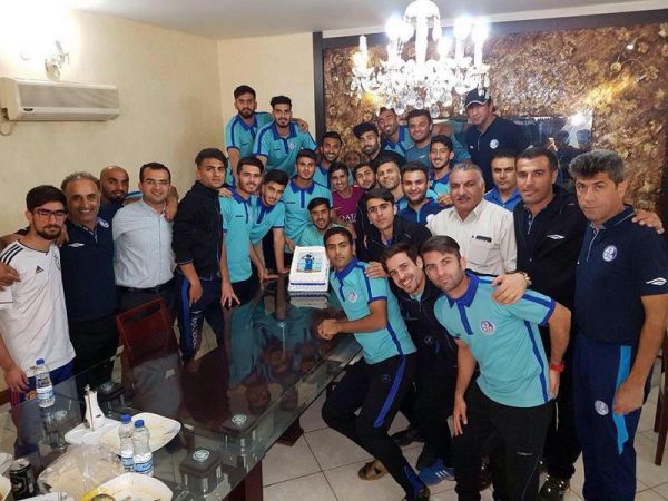 جشن تولد پرسپولیسی سابق در اردوی آبیها عکس