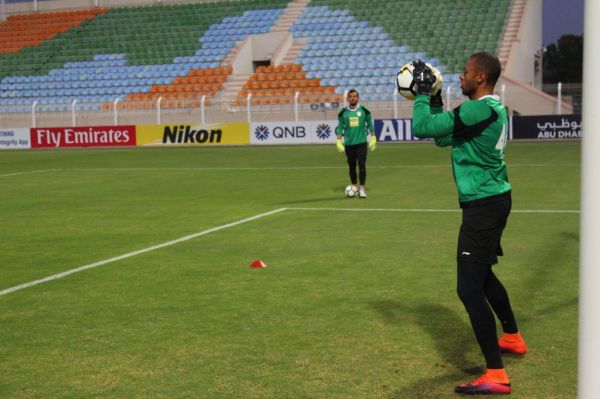 سد برزیلی مقابل منتخب جهان الاهلی عکس