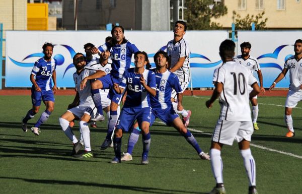  نبرد باد و سنگ در ورزشگاه کارگران