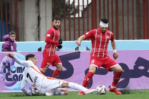  دو سر شکسته برای حفظ شانس بقای رشتی‌ها  عکس