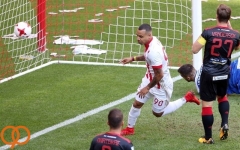 لغو دیدار المپیاکوس و پائوک با اتفاقی عجیب سرمربی یاران انصاریفرد راهی بیمارستان شد