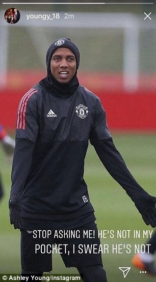 کری خوانی ستاره های یونایتد و لیورپول عکس