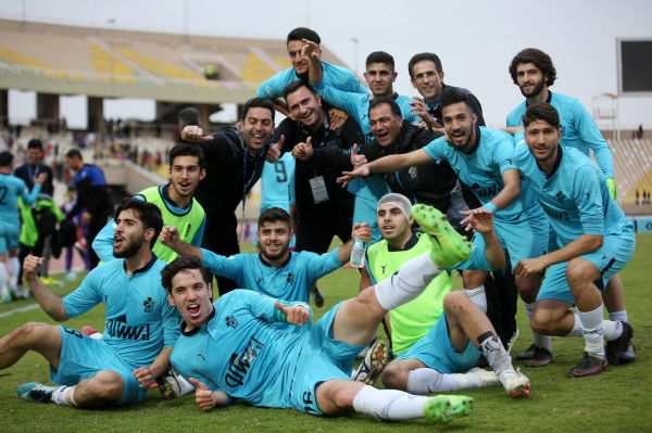 انگیزههای پیکان برای جانماندن از کورس آسیایی