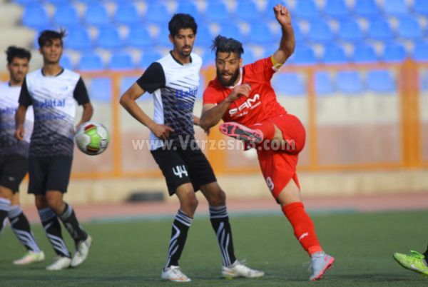 انتقال سال در لیگ یک؛ به صرف پشتک وارو عکس