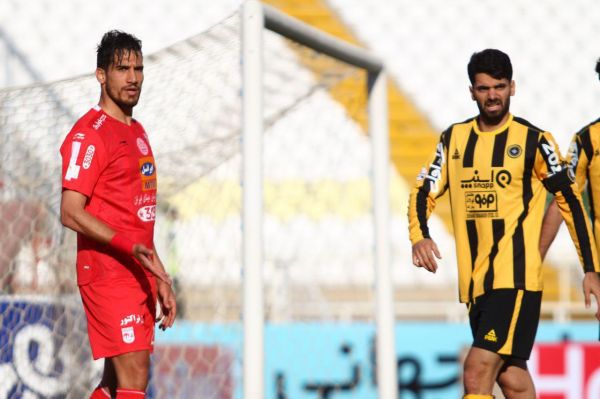 علی کریمی،برنده جنگ هافبکهای تراکتور و سپاهان