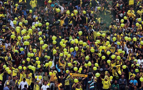  سپاهان با هواداران مقابل صنعت نفت