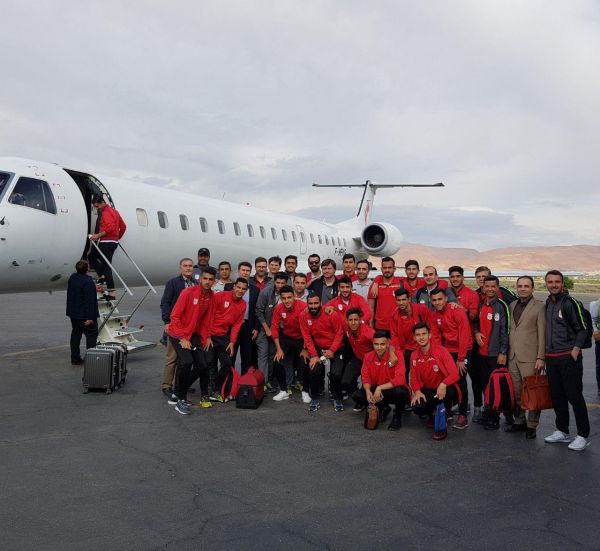 سفر تراکتور به اهواز با هواپیمای اختصاصی عکس