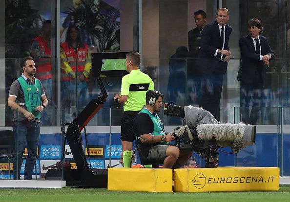 جنجالی ترین صحنه دیدار اینتر- یووه عکس