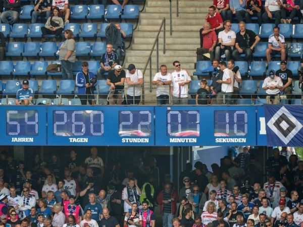 سقوط هامبورگ با مراسم آتش بازی عکس