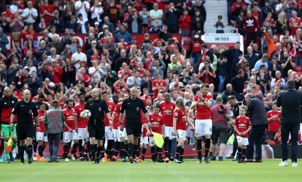 گارد افتخار برای پایان کار ستاره یونایتد عکس