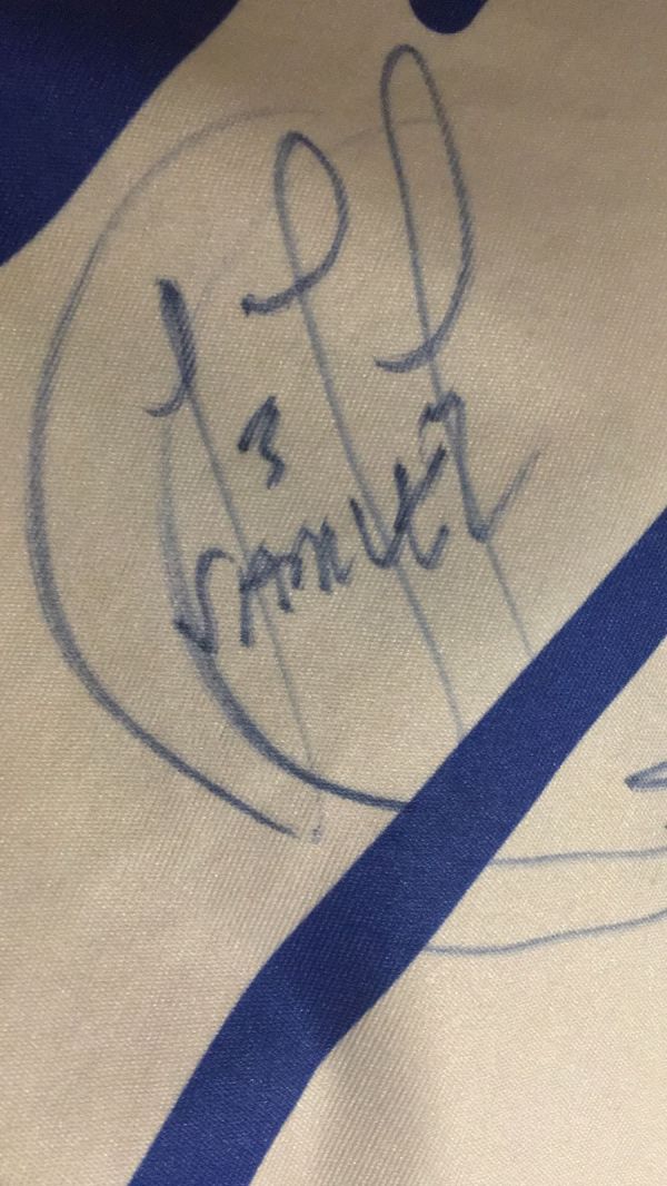  آخرین امضای ساموئل روی پیراهن استقلال عکس