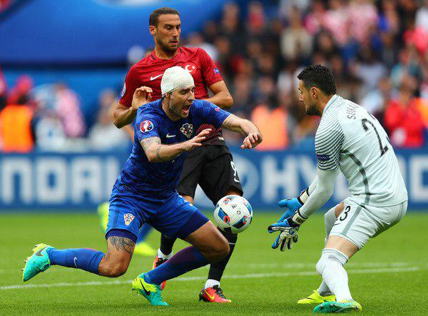  مهاجمان اورتون و رم علیه دفاع متفاوت کی‌روش