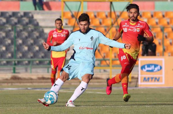  هافبک پیکان یک فصل دیگر تمدید کرد