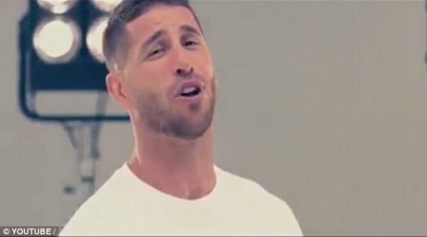 سرخیو راموس و ضبط ویدئوی آهنگ جام جهانی عکس