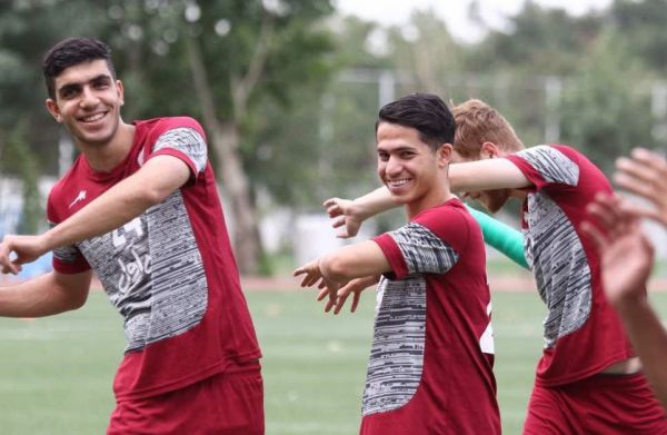 در جستجوی رویا، با پیراهن تیم امید عکس