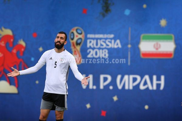 روزبه چشمی ؛ تمرین اخم در مسکو عکس