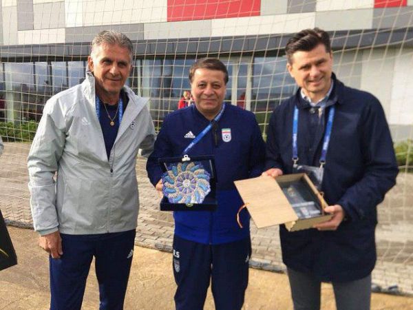 هدیه ویژه ساکت به سرمربی لیتوانی عکس