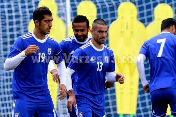 میلاد محمدی و مویی که باد برد عکس