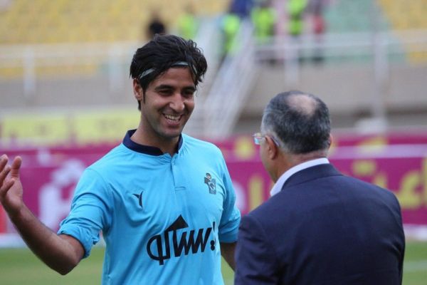  مشکل پور یک فصل با پیکان تمدید کرد