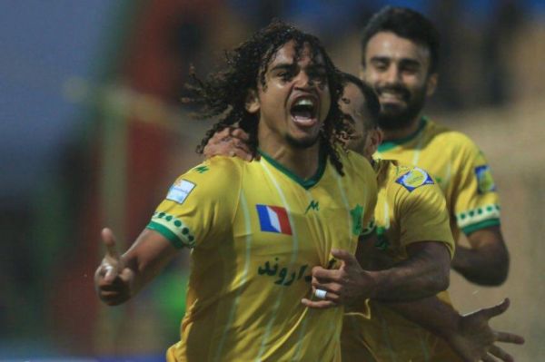 مگنو باتیستا به پیکان پیوست عکس