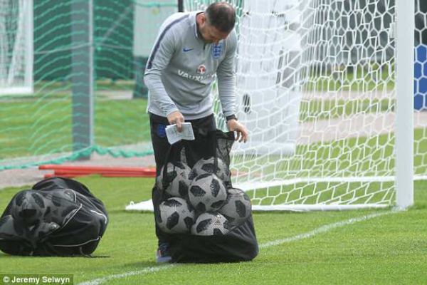 گاف جالب؛ ترکیب تیم ملی انگلیس لو رفت عکس